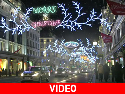 Βόλτα στους στολισμένους δρόμους της πόλης